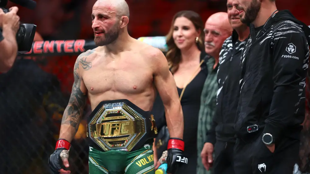 Александър Волкановски нокаутира Мовсар Евлоев във втория рунд на UFC 333 в Абу Даби