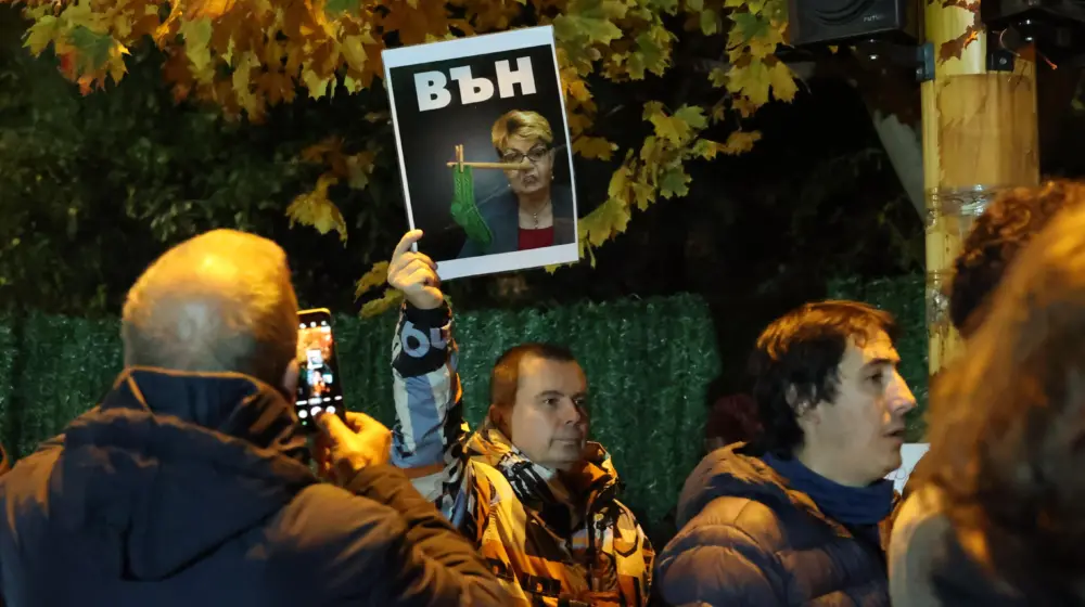 Протест пред руското посолство в София: „СТОП на руската агресия – Митрофанова ВЪН!“