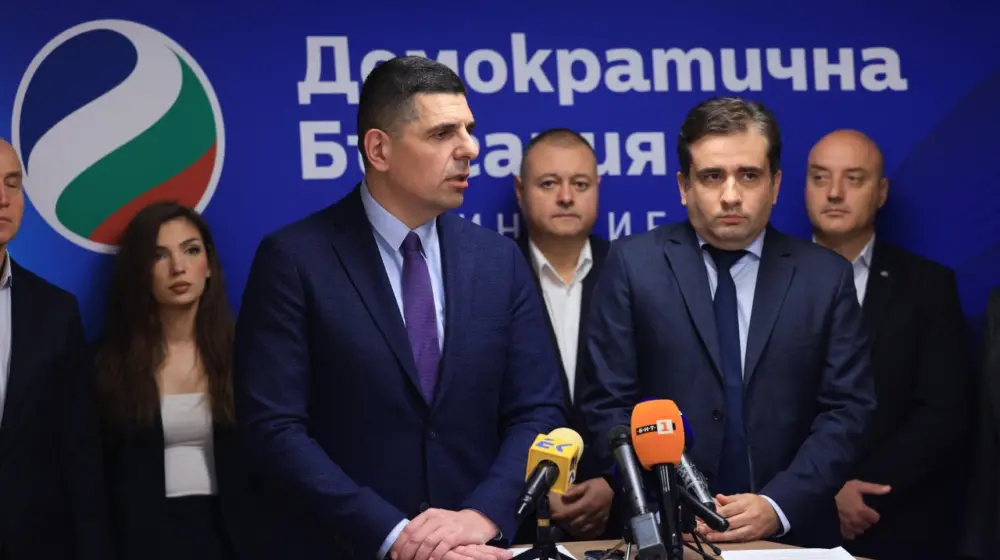 ДБ събра подписи и иска изслушване на Радев, Демерджиев и Тончев в НС