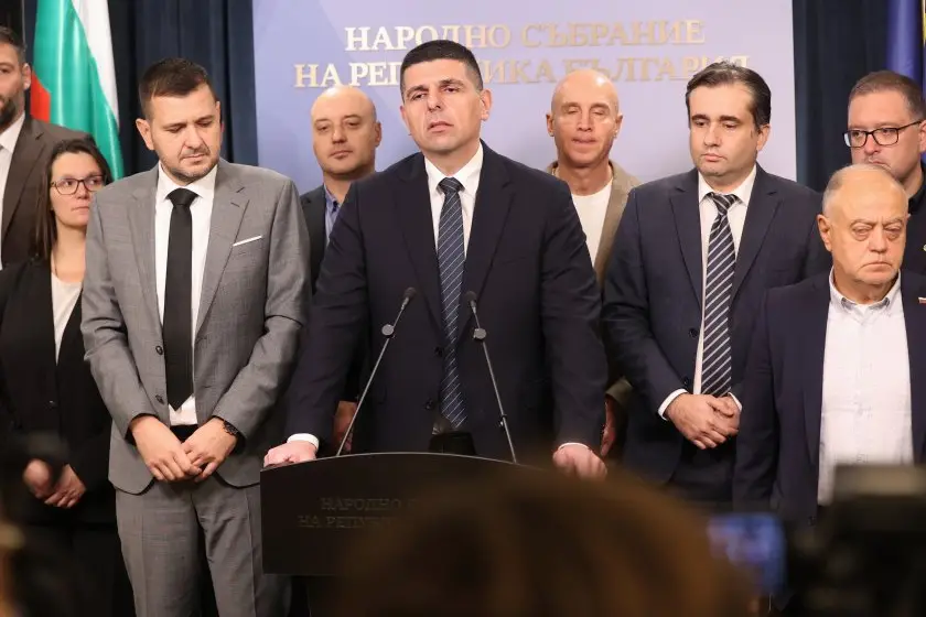 Демократична България иска оставки на началника на НСО и на Доцова