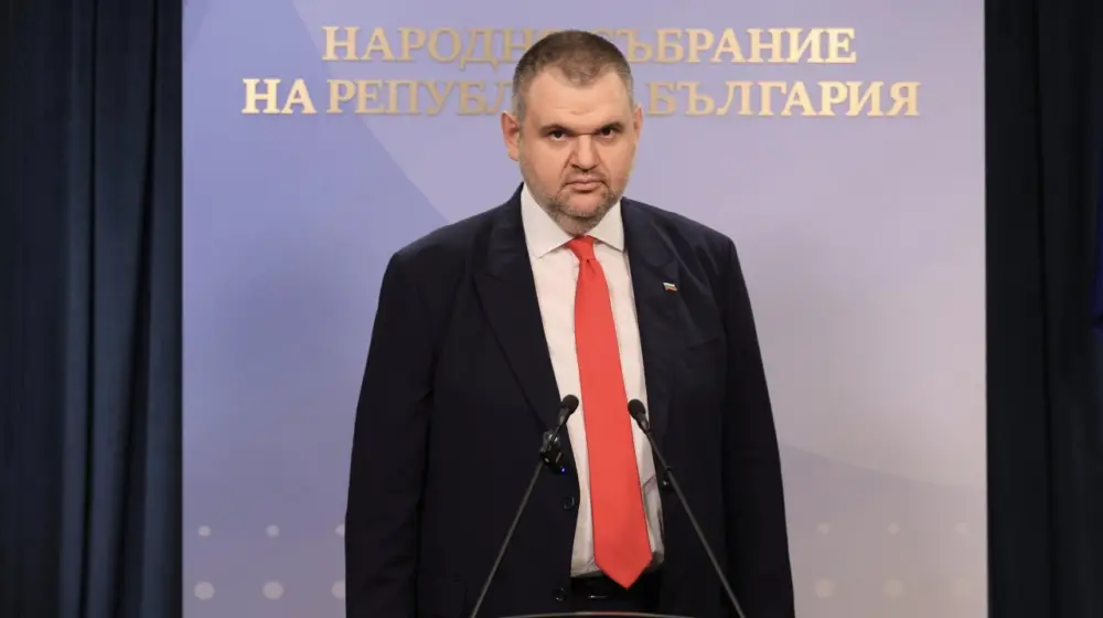 ДПС и Делян Пеевски отправят остра критика към Радев и неговия модел