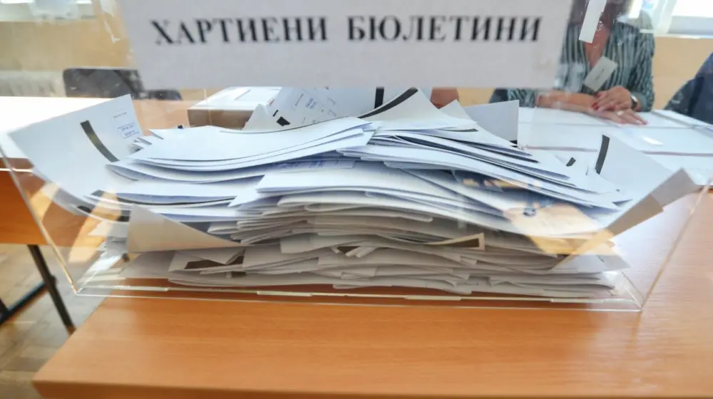 Гласуването извън страната за президентските избори започна и включва 242 секции с машини