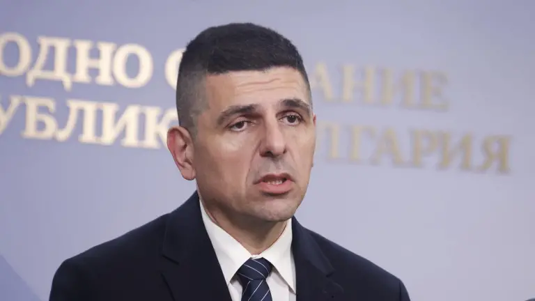 Ивайло Мирчев обвини МВР и ДАНС в сваляне на сатирични Facebook страници