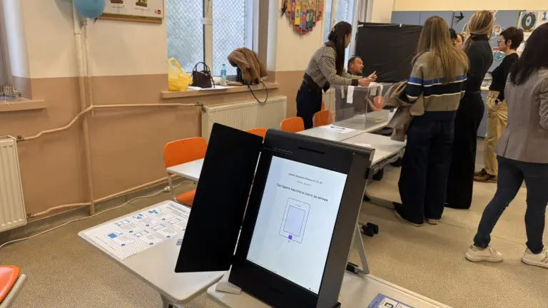 Избирателната активност на президентския вот под 5% към 10:00, различни агенции отчитат