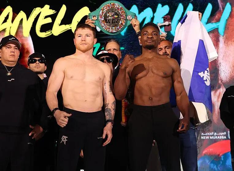 Канело и Кристиан Мбили заковаха теглото преди битката за пояса на WBC