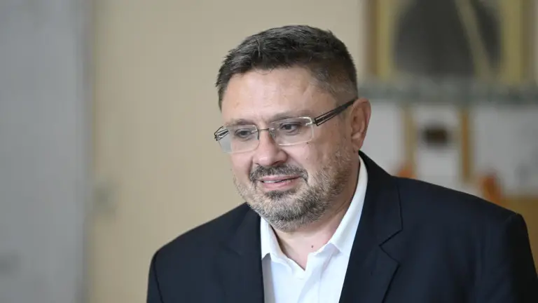 Кирил Вълчев гласува и призова Президентството да бъде място за национален диалог