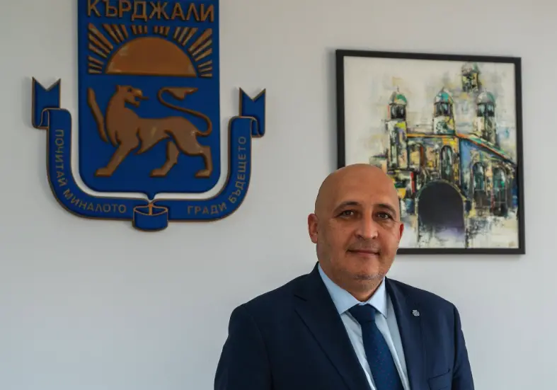 Кметът на Кърджали Ерол Мюмюн бе освободен след няколкочасов полицейски разпит тази сутрин