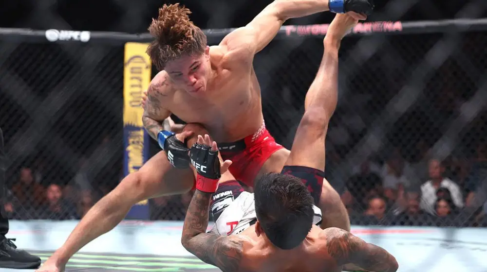 Лоунър Кавана спечели с технически нокаут срещу Рамазан Темиров на UFC 333
