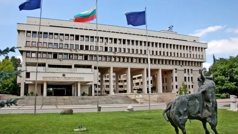Министерството на външните работи: Изборният ден зад граница приключи успешно в 60 държави