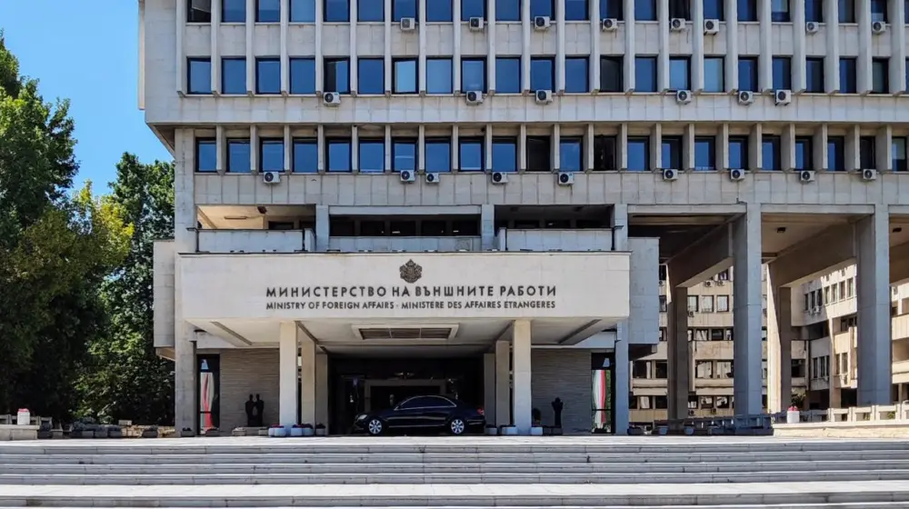 МВнР предупреждава българите във Франция, Италия, Белгия и Португалия да избягват струпвания