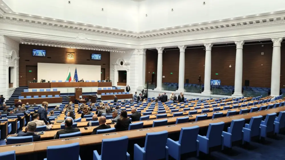 Парламентът без кворум при извънредното заседание за Огнян Атанасов