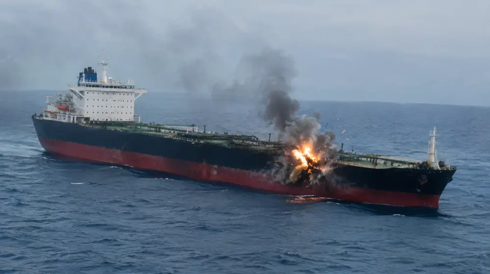 Появи се видео от атака с морски дрон срещу контейнеровоза CONTSHIP JET