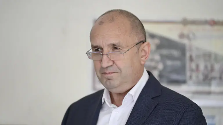 Румен Радев: Олигархията губи контрол над обществените поръчки и паричните потоци в България
