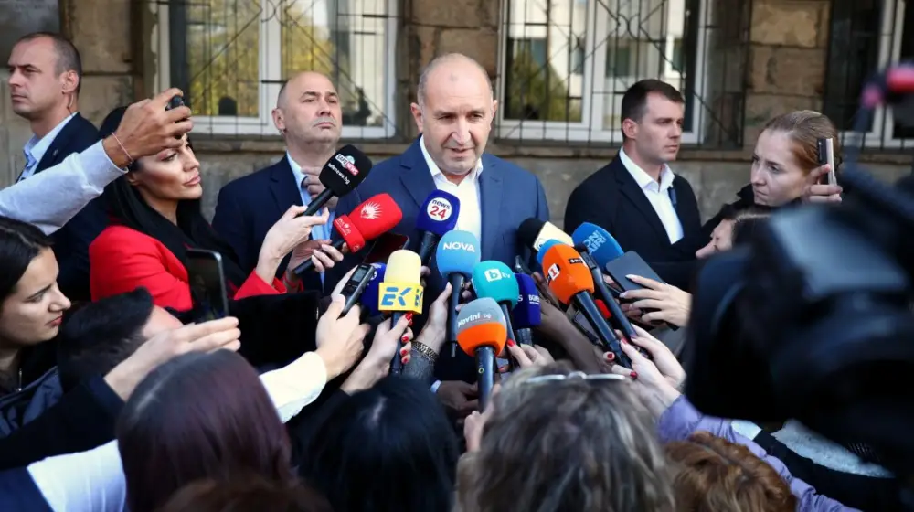 Румен Радев призова за масов вот и отговорен президент