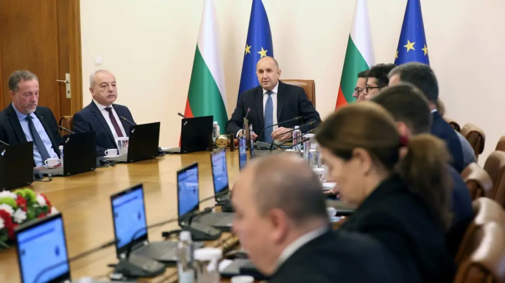 Румен Радев: Цените на тока и парното няма да се вдигат до 1 юли 2027