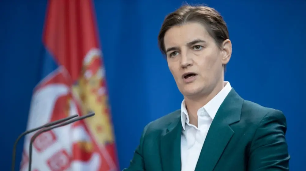 Скандал в Белград след изборния обрат: Бърнабич избухна срещу тълпата, те ѝ изпяха с "А сега, адио"