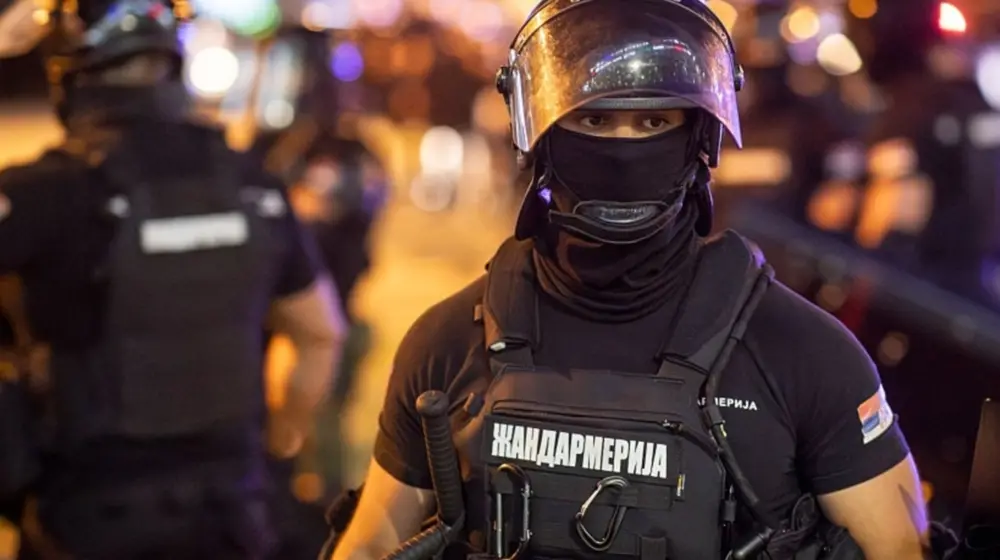 Службите в Сърбия се активираха: Арести в Нови Сад и Белград, защото "готвели безредици" в нощта на изборите