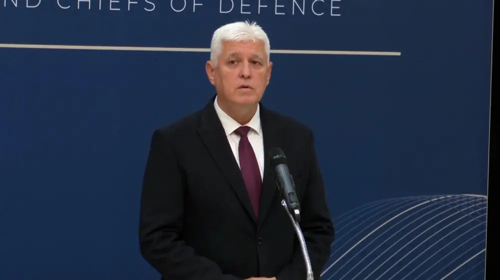 Стоянов подписа нотата за присъединяване към НАТО проект срещу дронове и ракети