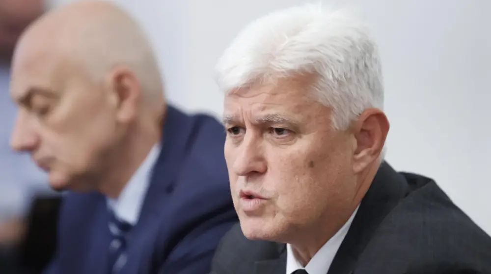 Стоянов: Резолюцията на ЕП е политическа атака от „Сглобка 2“ срещу кабинета