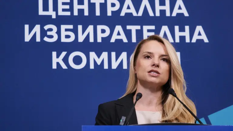ЦИК: Всички секции отворени, три преминаха към хартиено гласуване заради проблеми с машините