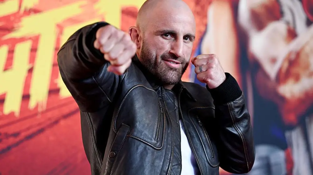 Волкановски доминира на UFC 333 и нанася първа загуба на Мовсар Евлоев